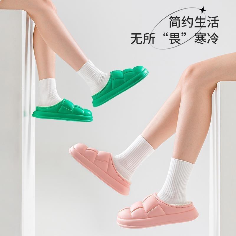 Waterproof cotton slippers for women to wear outside in winter, non-slip petals for indoor home use, warm home, and velvet slippers for men.