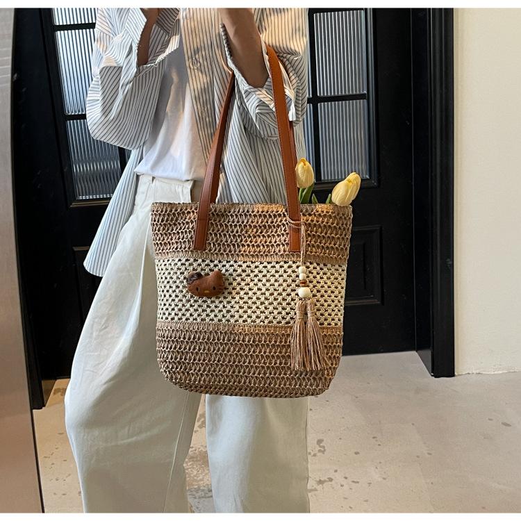 Holiday Wind Beach Straw Bag Women's Summer New Hollow Woven Bag Large Capacity Commuter Shoulder Armpit Bag