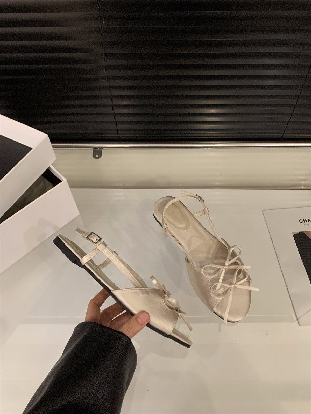 

Черные темпераментные атласные босоножки с бантом женская обувь 2025 новая летняя французская с юбкой плоская римская обувь 39