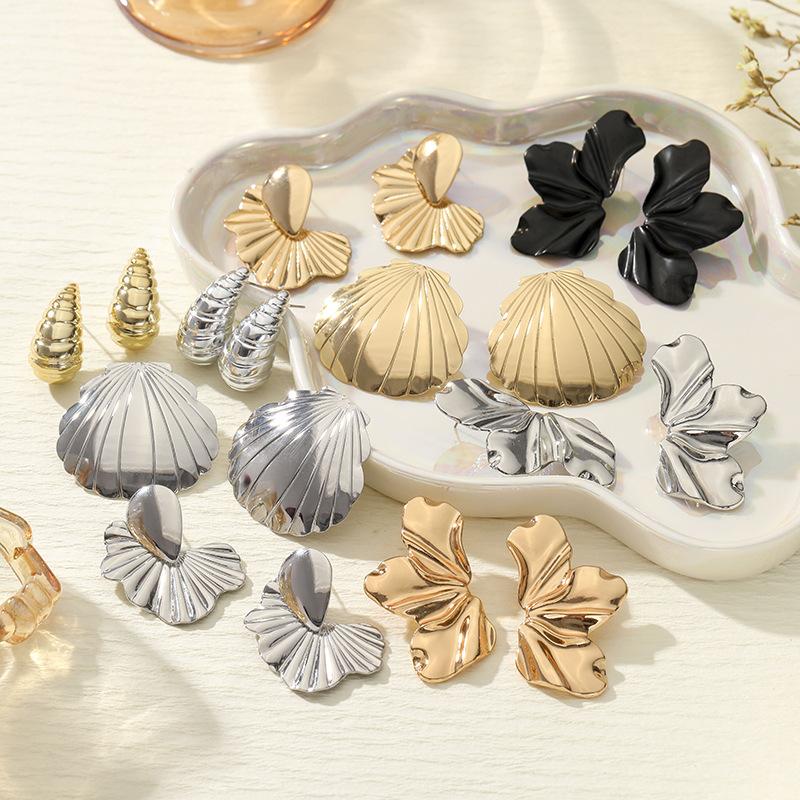 Yunjin stud earrings, high-end earrings, fashionable atmosphere, exaggerated vacation style earrings, fish tail shell earrings.