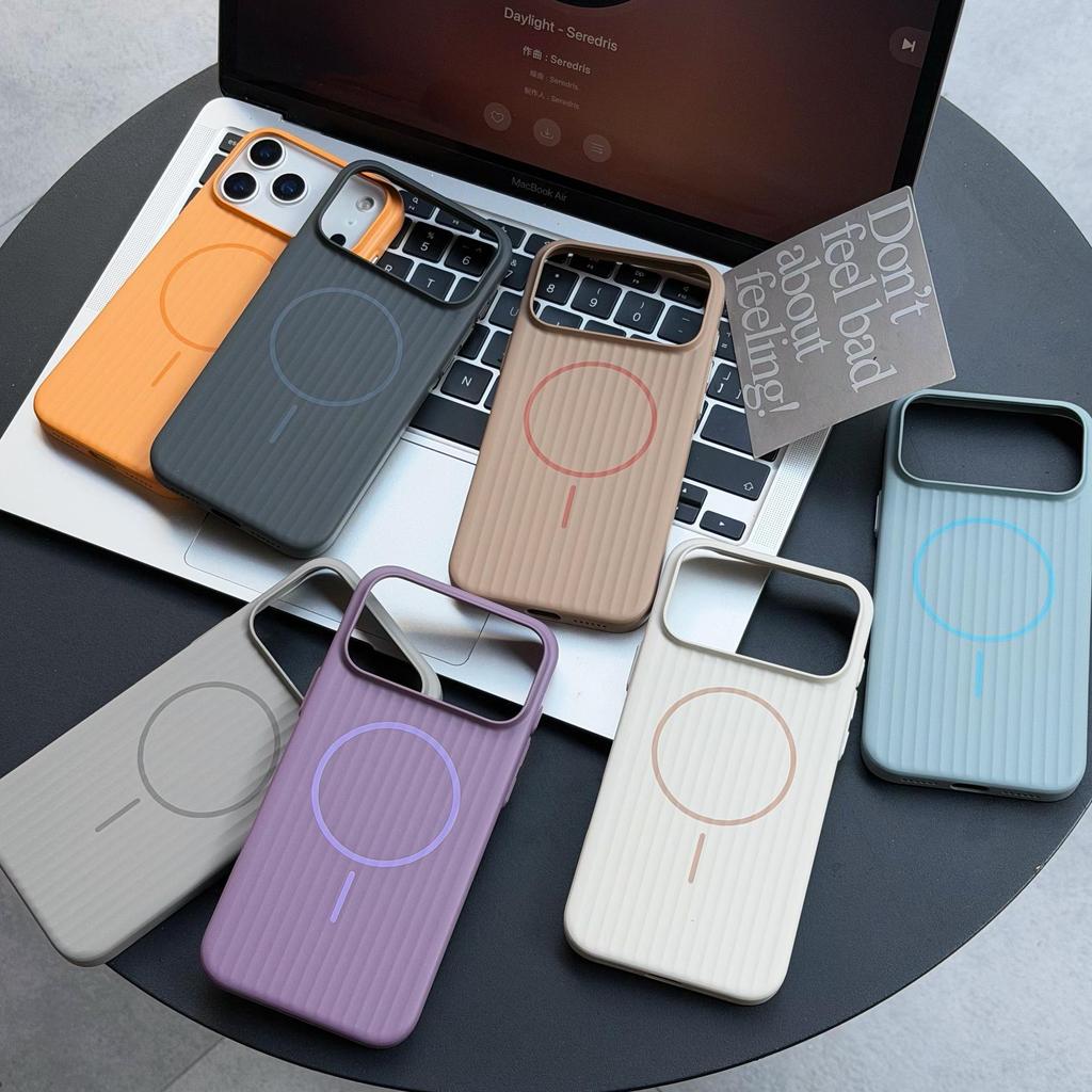 Corrugated Magnetic iPhone 17 Pro Max Skin-Feel PC Drop-Proof Protective Case