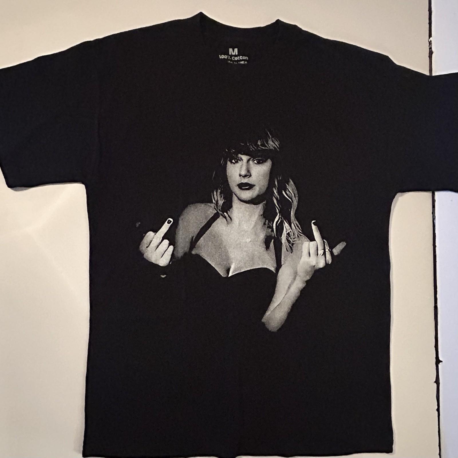 Taylor Swift Middle Finger F Off T-shirt Adult Size Medium Unisex T-Shirt S