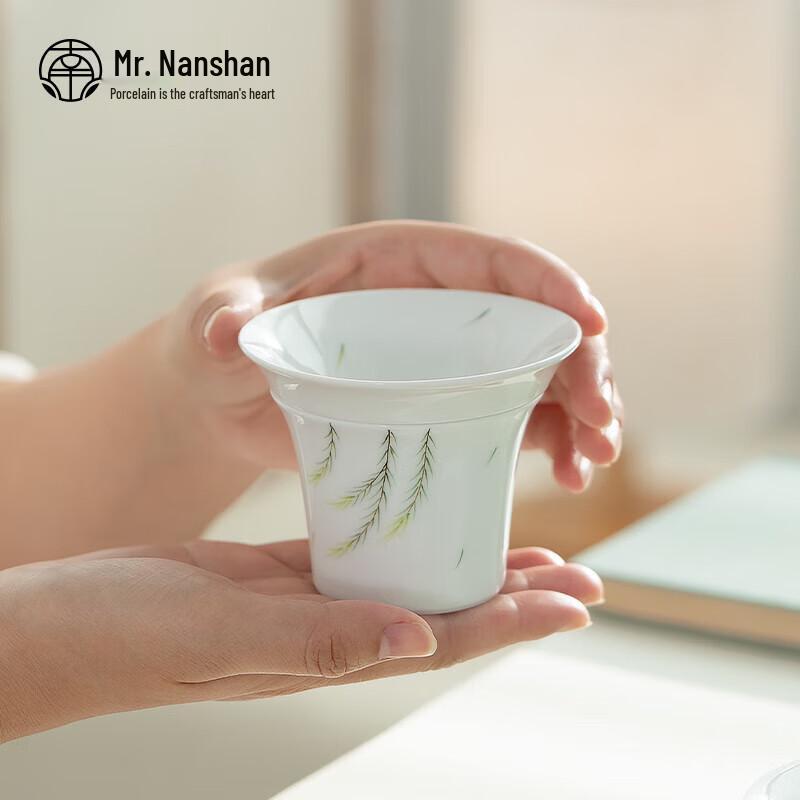 Hand-painted White Porcelain Tea Strainer