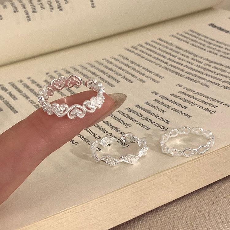 Elegant Hollow Love Heart Lace Ring: Adjustable Women's Fashion Accessory, Versatile Style for Index Finger.