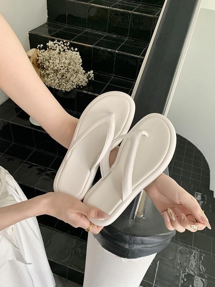 Soft-soled flip-flops women's summer outer wear 2025 flat bottom with skirt thick-soled beach foot splint cool slippers tide