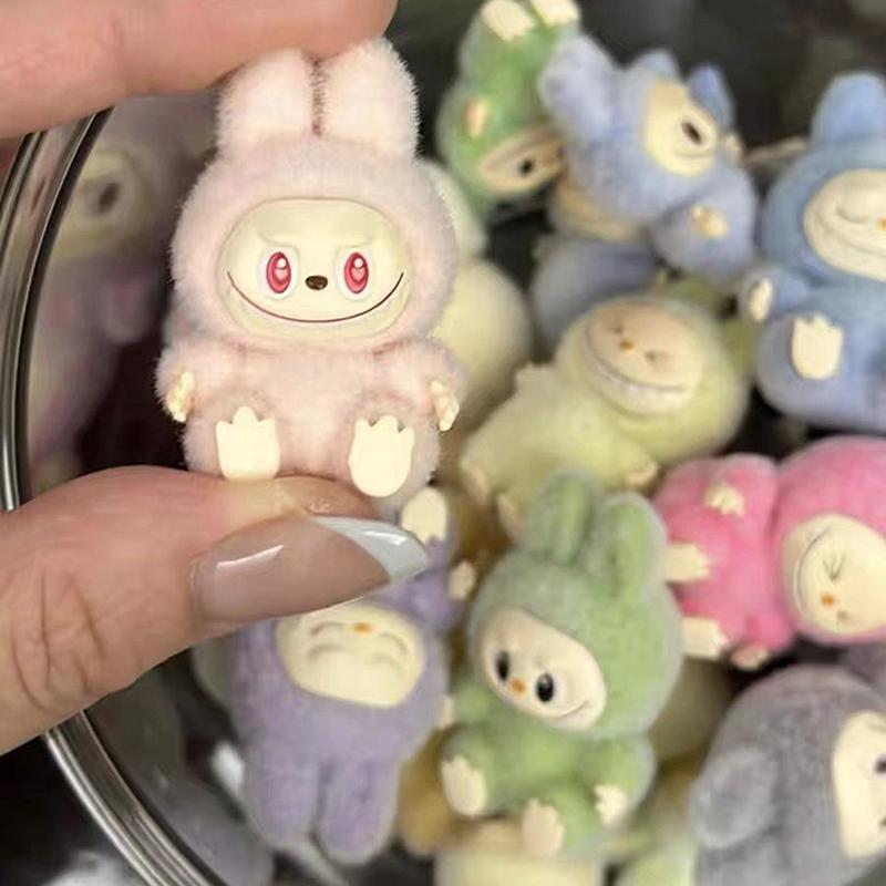 1 Stück Mini Labubu Sitzende Haltung Puppe Actionfigur Modell Desktop Ornament