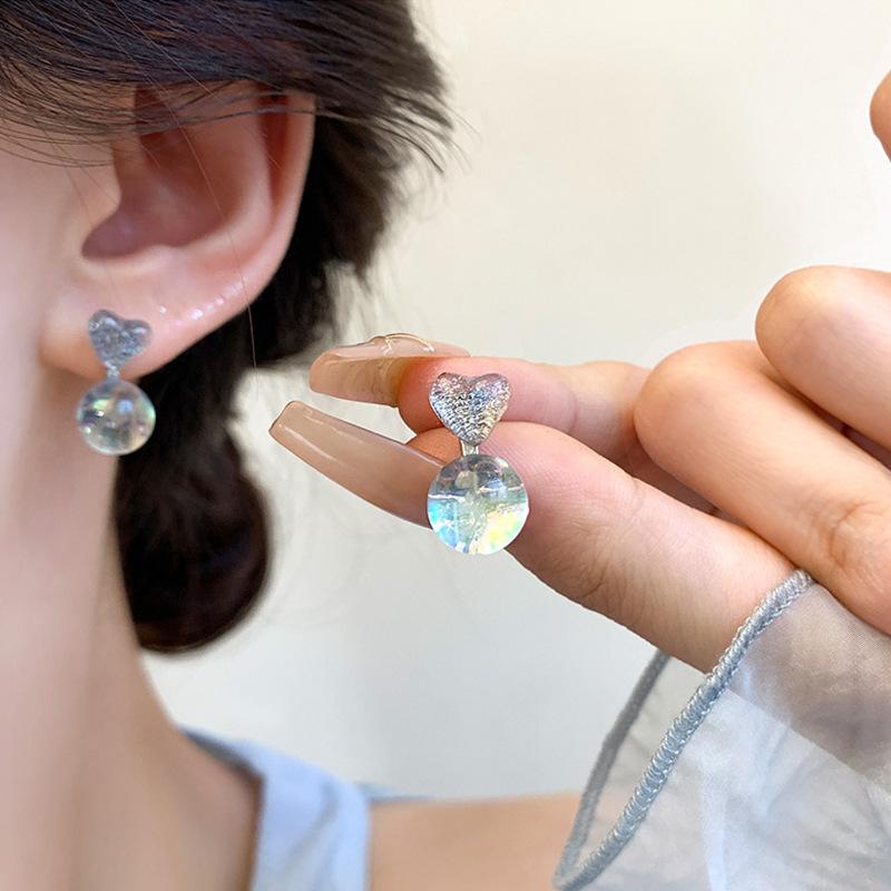 

2024 Sweet White Transparent Resin Opal Stone Earrings Acrylic Love Heart Stud Earrings For Women Travel Jewellery