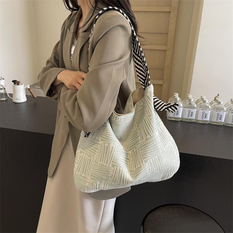 Women's Cloth Bag with Large Capacity, New Style In 2024 for Autumn and Winter, Versatile Canvas Bag, Messenger Bag, Casual Style, Commuting Tote Bag