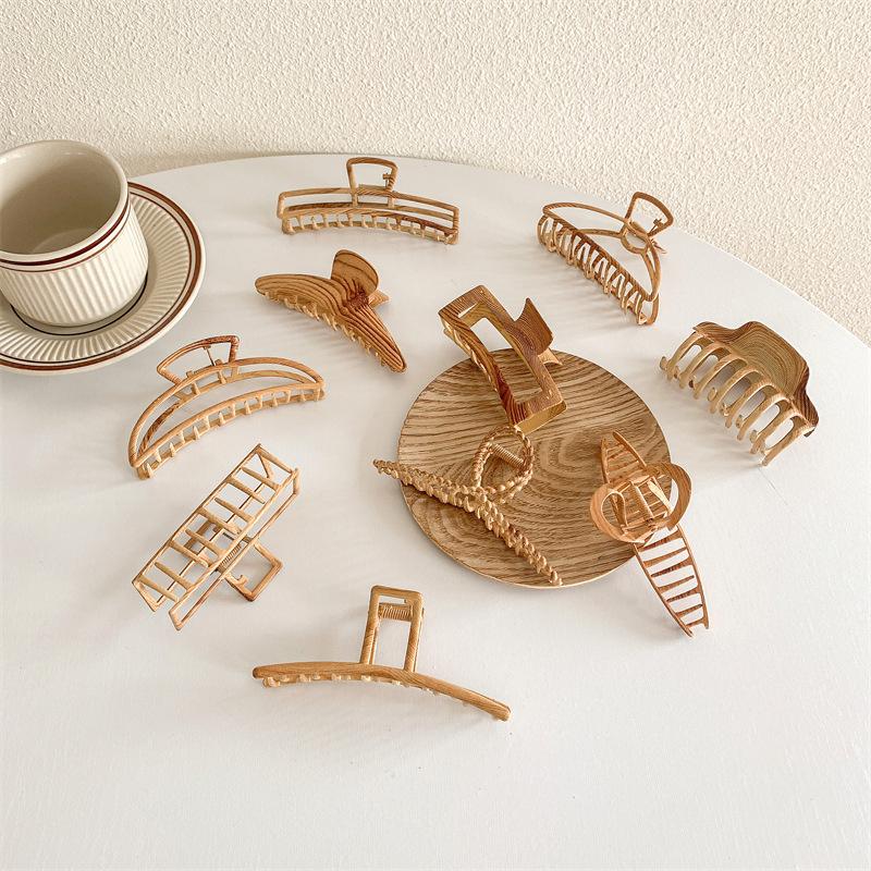 Vintage Mutiple Wood Grain Hair Claws for Women Wood Hair Clamps Crab Geometric Shark Shape Girls Hair Clips Barrette Accessory