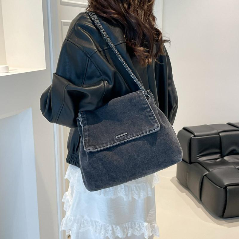 Korean Style Large Capacity Water Bucket Bag With Stitching Details For Daily Use