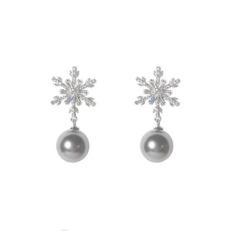 Exquisite Zircon Snowflake Stud Earrings - Versatile Luxury Christmas Jewelry