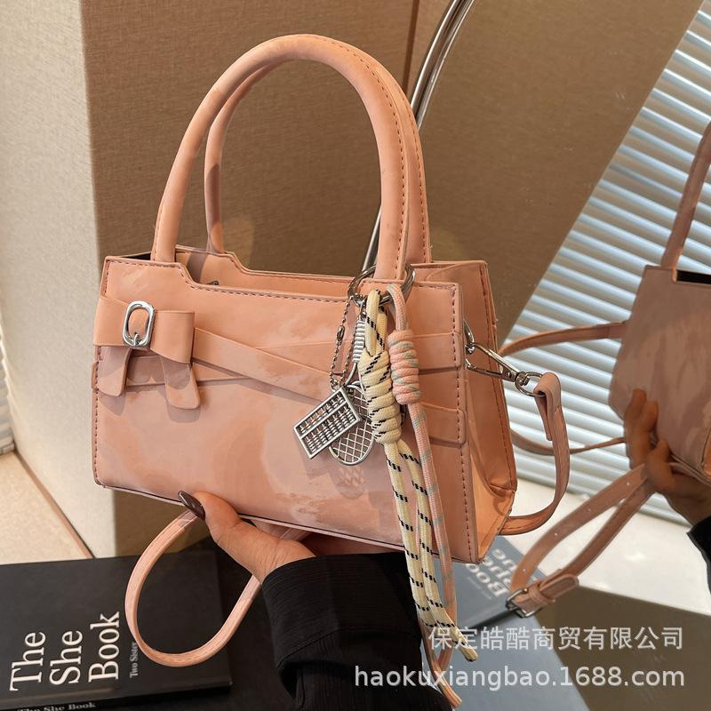 Premium Foreign Style Bag Women's 2025 New Simple Niche Design Shoulder Messenger Bag Fashionable Portable Tote Bag