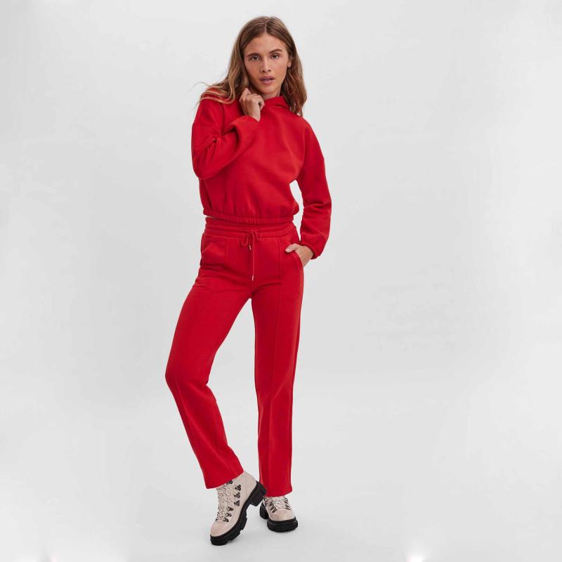 

Толстовка женская короткая из смесового хлопка VERO MODA S красный