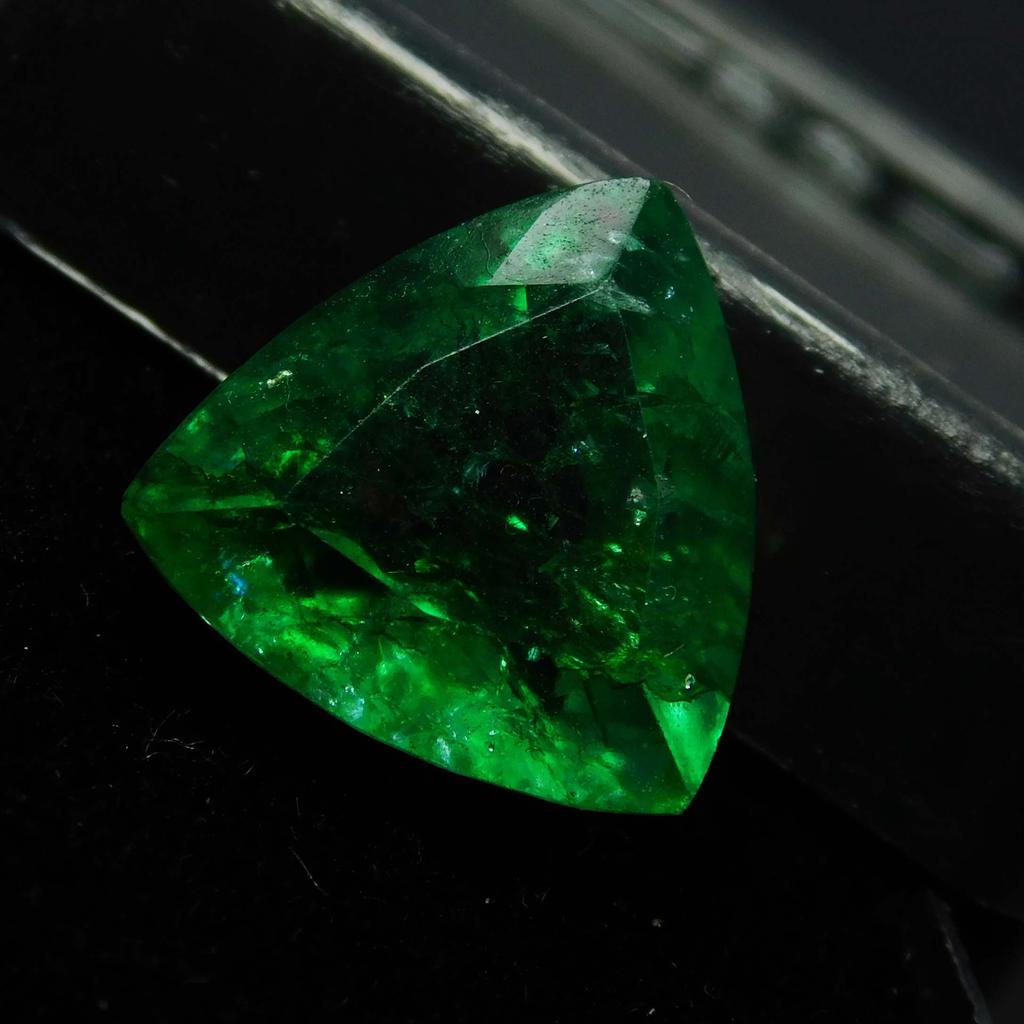 Green Emerald CERTIFIED 7 Ct Trillion Cut Natural Loose Gemstone Ring Size