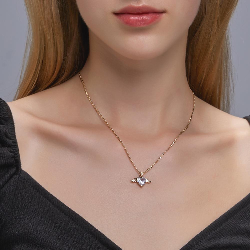 Luxury Exquisite Angel Wings Heart Crystal Pendant Necklace Stainless Steel Neck Chain for Women Trend Temperament Jewelry Gifts
