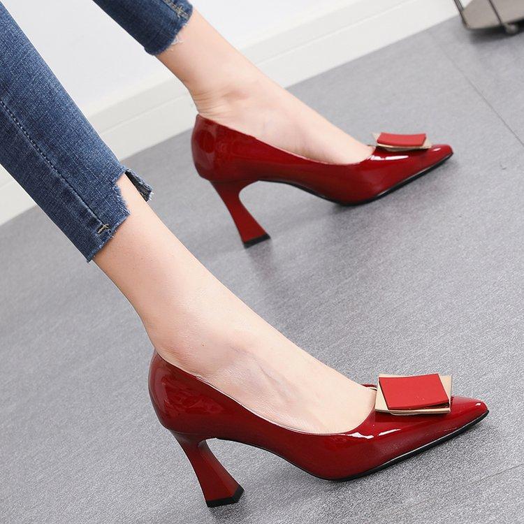 

High heels women s spring 2025 new temperament soft leather non-grinding feet pointed versatile French square buckle small heel shoes 40