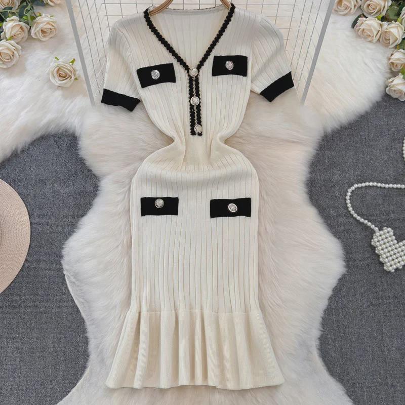 Contrast Color V-Neck Knitted Fishtail Dress