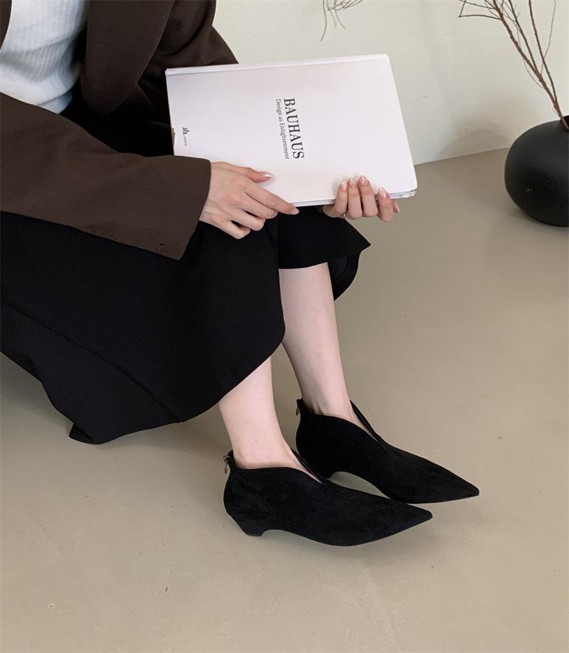 2025 autumn and winter new suede Korean version thick heel Martin boots rear zipper pointed versatile short boots women's Martin boots