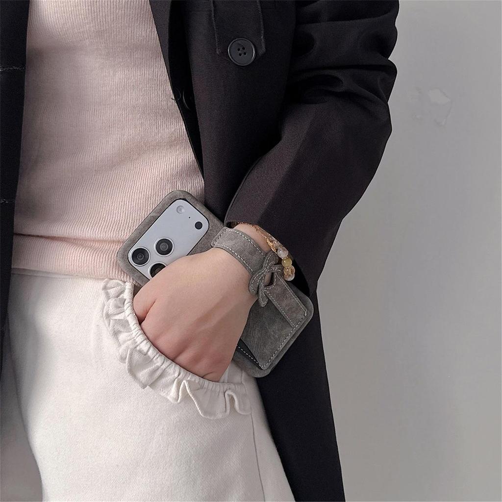 Retro Pattern Card Holder Case with Wrist Strap for iPhone 14/13/12/11 Apple 17/16/15 PROMAX