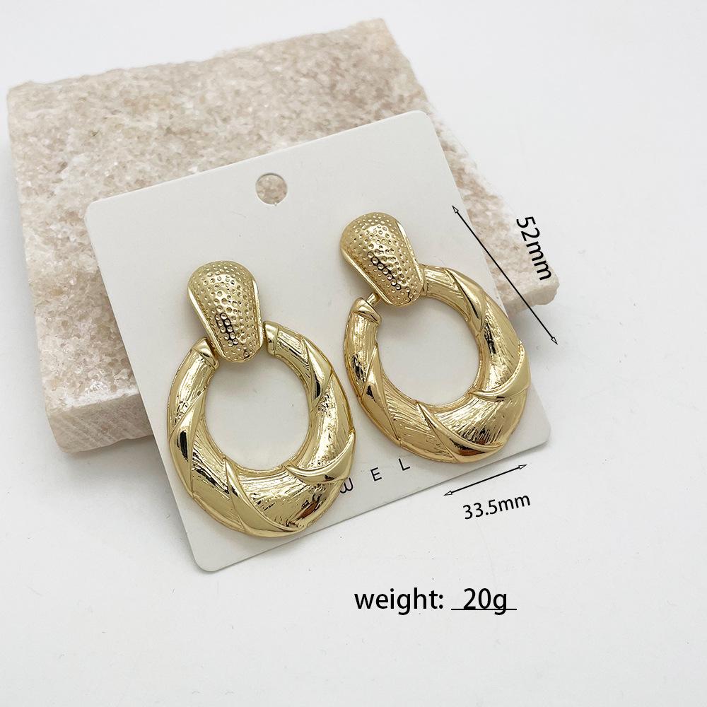 French Retro Diamond Lattice Circle Earrings - Elegant, Light Luxury Style Studs