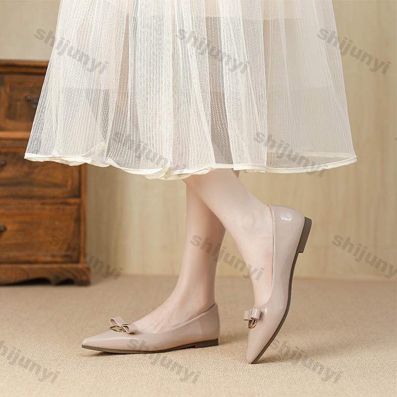 Fashion Women's Leather Shoes  Autumn Point Toe Metal Decoration Bow Knot Casual Shoes Lightweight Comfortable Soft Sole Mary Jane Shoes