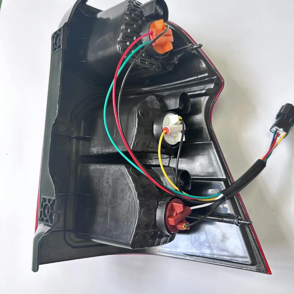Rear Tail Lamp Light Assy Turn Signal Light Stop Brake Fog Lamp 8360132500 8360232500 For Ssangyong Actyon Sports