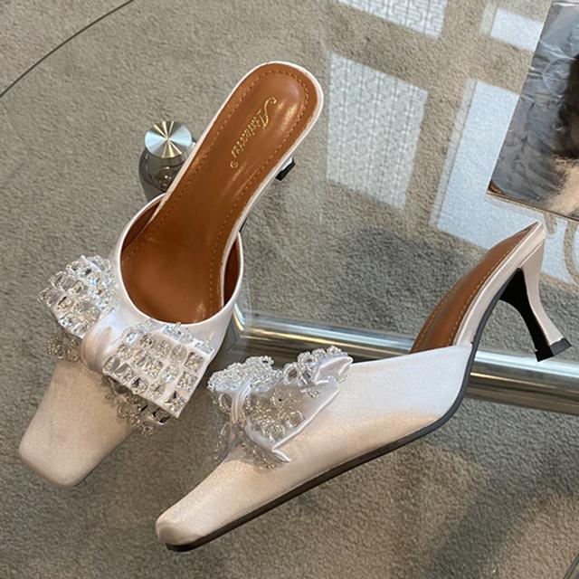 Neue Sommer Damen Square Toe Niedrige Absätze Pantoletten Weiß Bling Strass Mules Schmetterlingsknoten Hausschuhe Party Ballschuhe