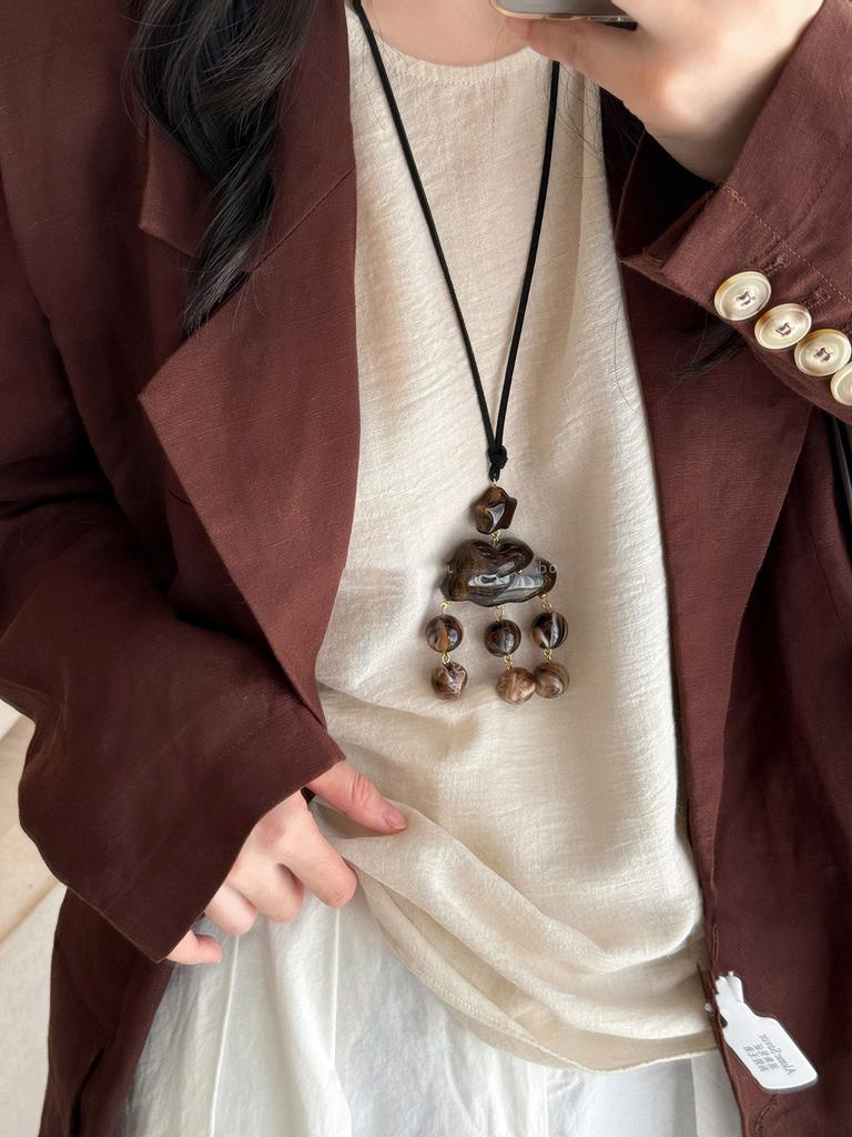 Wood chips irregular round square pendant necklace retro ethnic style collarbone chain design sense sweater chain women