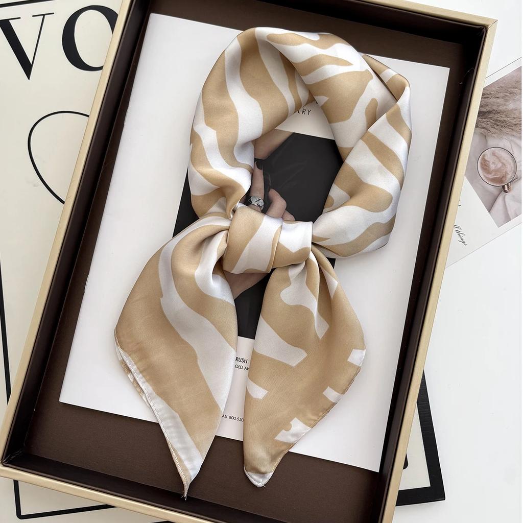 Neues Literarisches Modisches Bandana Imitationsseide 70*70cm Temperament Quadratische Schals Damen Frühling/Sommer Weicher Satinschal