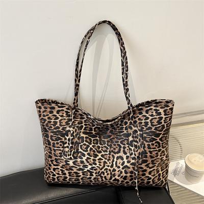 2025 nieuwe casual eenvoudige mode draagbare schoudertas Europees en Amerikaans retro luipaardprint grote capaciteit tote bag