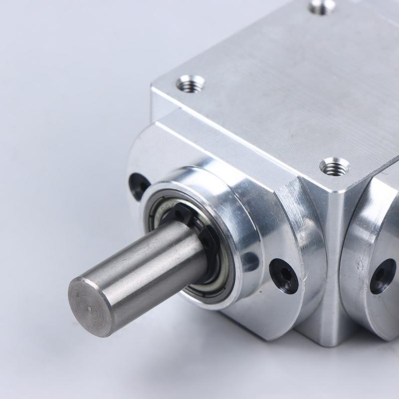 1:1 Transmission Gearbox 8Mm 20T Commutator Right Angle Spiral Bevel Gear Reduction Gearbox