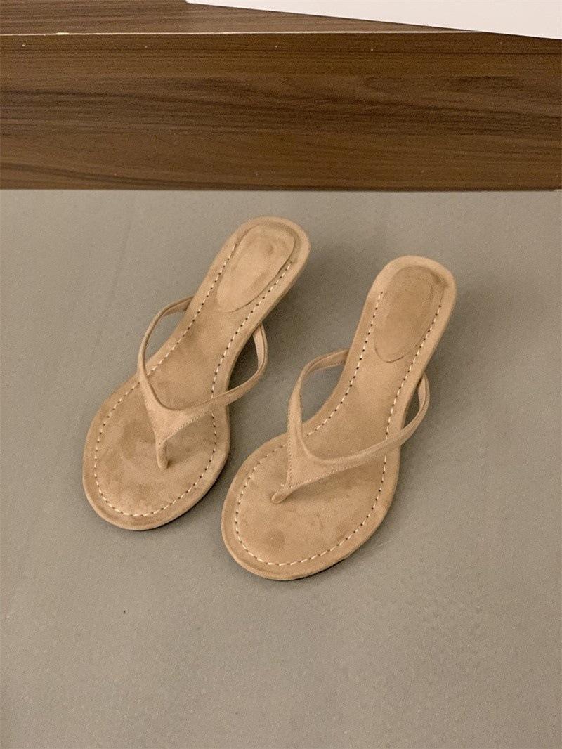 

2025 лето новые шлепанцы на высоком каблуке с круглым носком, пляжный отпуск, ветрозащитные, с открытым носком, крутые шлепанцы, сандалии на среднем каблуке 40