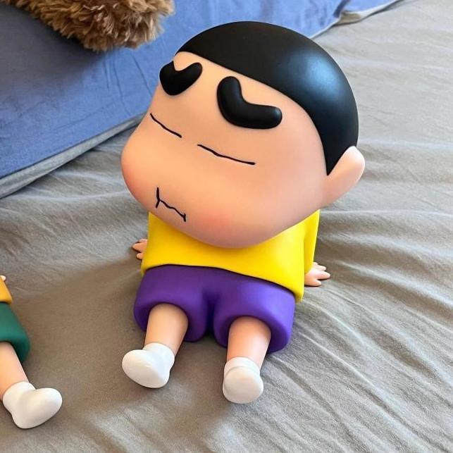Crayon Shin-chan Desktop Phone Holder Figure - Cartoon Ornament Gift for Lazy Person or Live Streaming