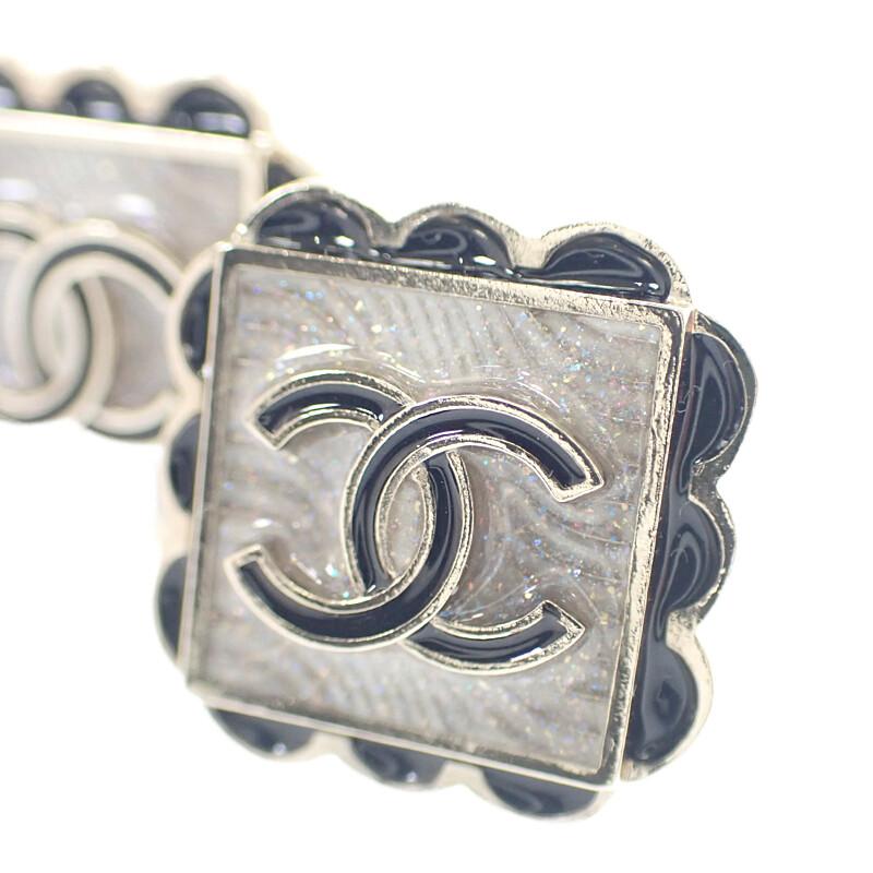 CHANEL  ABE425_B18071_NZT06 Earring white/black metal Women
