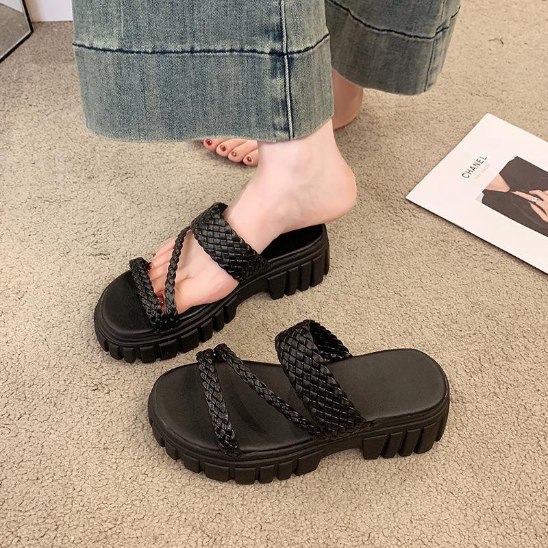 Slippers Korean fashion 2025 summer new outer wear Roman daily foreign style comfortable height increase niche sandals women