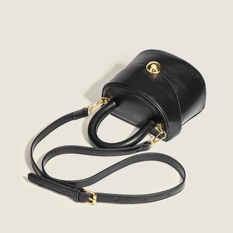 2025 autumn and winter, popular handbags outside, women's new trendy fashion and versatility, shoulder messenger bag, bucket bag.