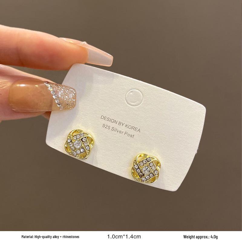 French Retro Pearl Plaid Earrings: Luxury Korean Studs for Women