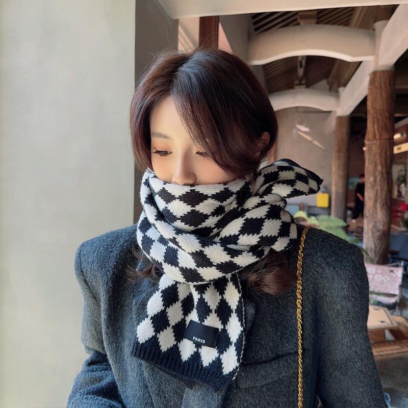 New rhombus plaid wool scarf women's winter Korean version versatile knitted fashion warm student scarf tide