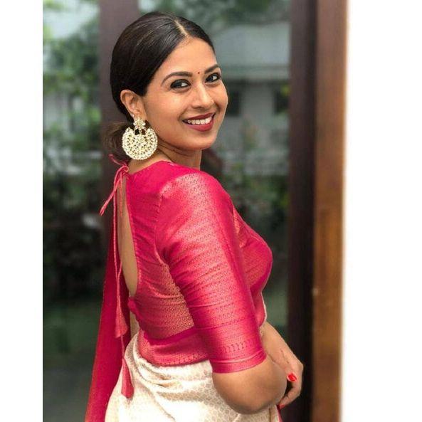 Stylish Wedding Sarre for Women ,Blouse (Need To Be Stitched As Per Size And Fit)