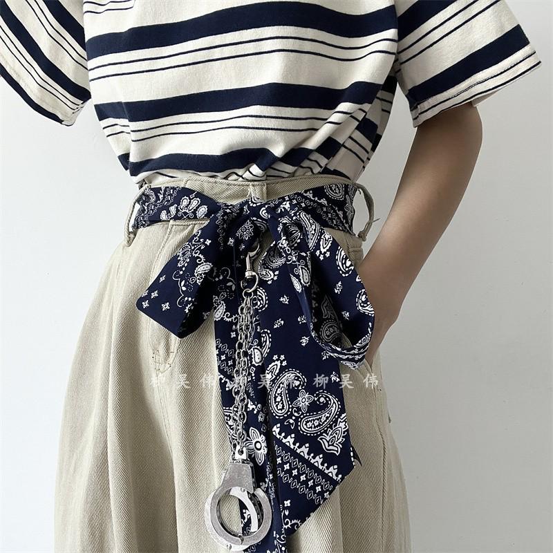 Jedwabna Apaszka z Kwiatem Nerkowca i Skórzany Pasek z Łańcuchem - Damski Styl Niszowy Hip-Hop do Dżinsów i Spódnic