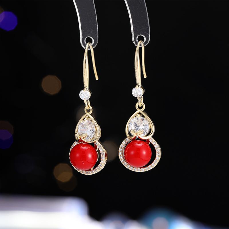 

2024 Новые модные серьги в виде красной тыквы, женственные серьги с цирконием и жемчугом, универсальные новогодние серьги