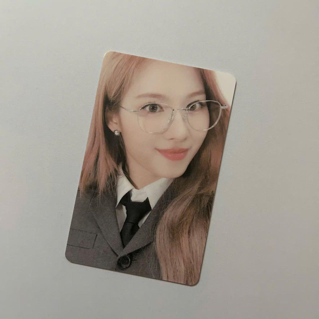 

[USED] TWICE Formula Of Love Sana Soundwave Trading Card