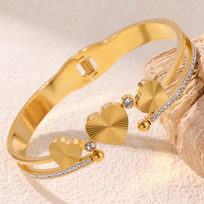 Women's High-end Fashion Love Gold Titanium Steel Peach Heart Couple Bracelet