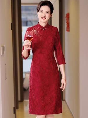 2025 Spring Red Lace Qipao: Young Plus Size Three-Quarter Sleeve A-Line Dress for Mothers At Wedding Banquets