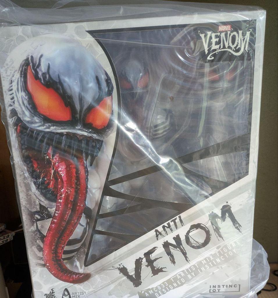 [USED] HOT TOYS VENOM Figure
