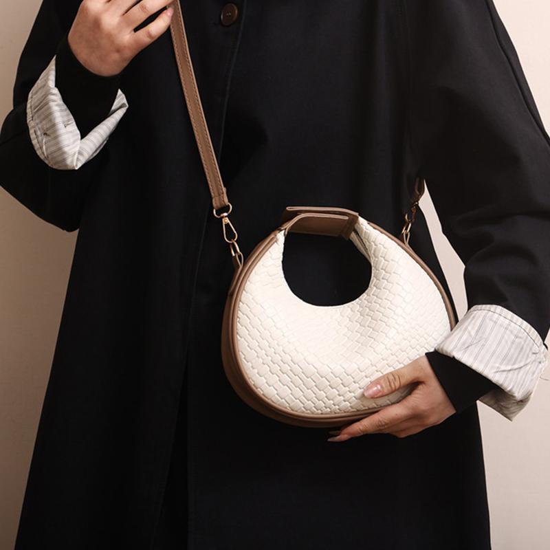 Women's Premium Shoulder Bag New Fashion Niche Design Messenger Bag Female Simple Style Female Woven Hobo Bag