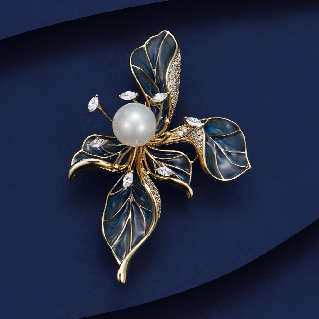 Exquisite Iris, High-end Femininity, Versatile and Light Luxury Brooch