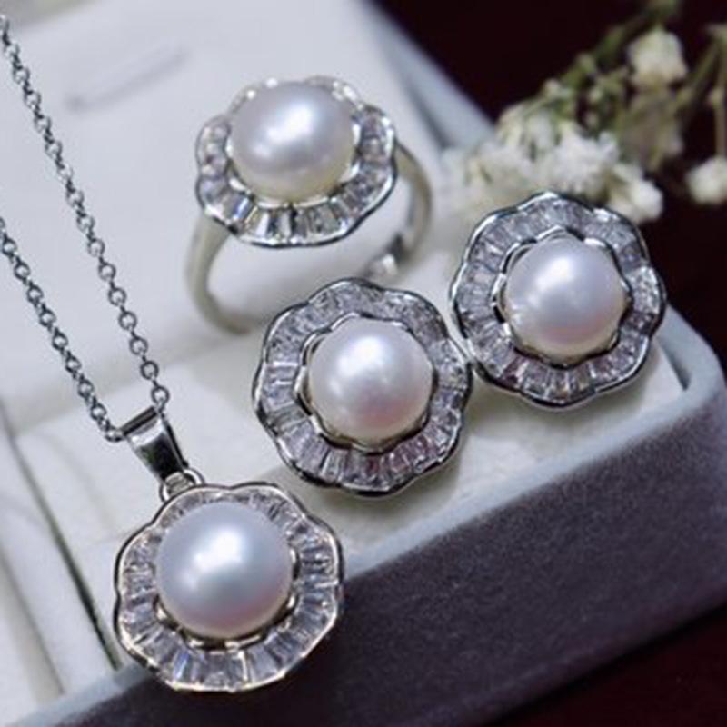 Women's 8-9mm High Luster Freshwater Pearl Necklace Set with 18K Zirconia Micro-Pave, Niche Design.