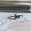 Серебряное кольцо с топазом Лондон Блю 1.313ct, фианитами, вес изделия 2,9 гр (2204749)
