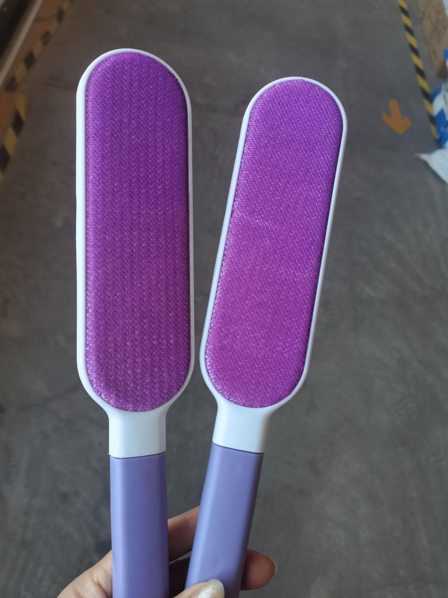 

Щетка для удаления шерсти домашних животных и пыли - Статический всасывающий инструмент для одежды фиолетовый